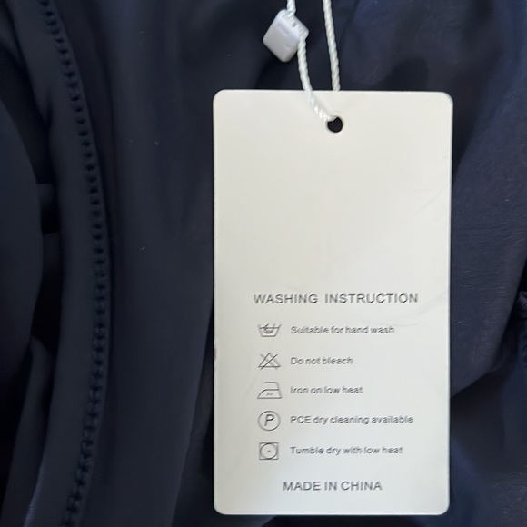 💥2/$30 Beautiful Navy Tie Back Tank Top NWT Sz Medium - Picture 3 of 4